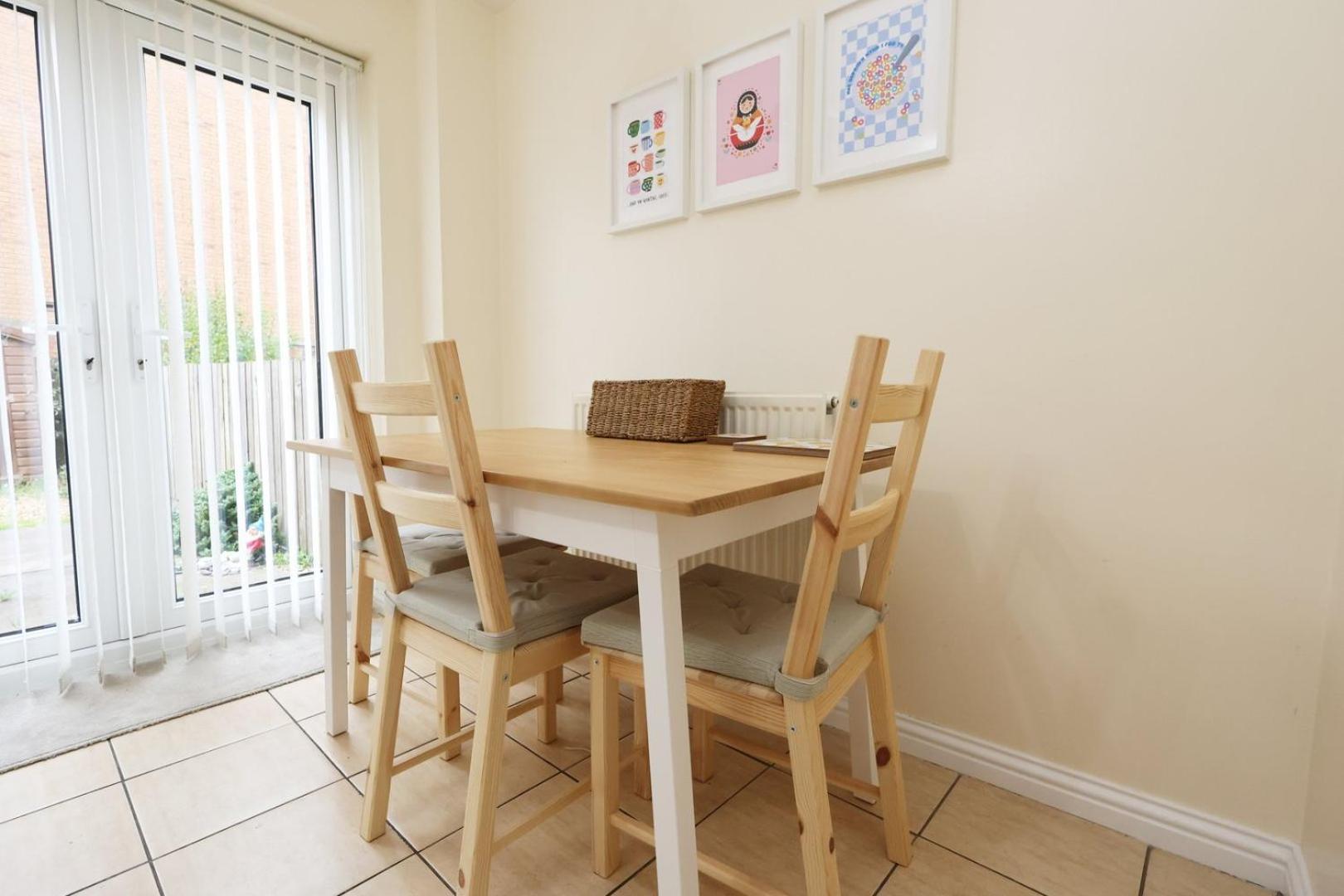 Relaxing 2-Bed Coastal Escape In Port Talbot 아파트 외부 사진